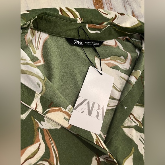 NEW! NWT! Zara Women’s Olive and Cream Leaf Print Shirt, Size Medium! - Picture 7 of 7